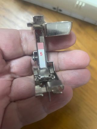 Prensatelas Bernina N.º 5 Puntada Invisible