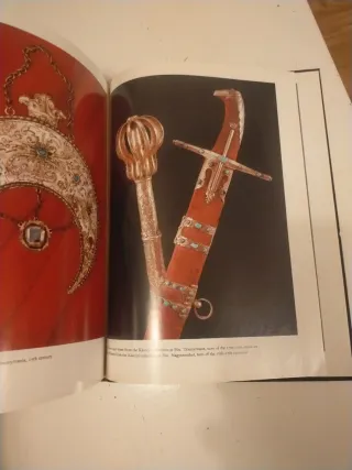 Libro Militaria Antigua Casco