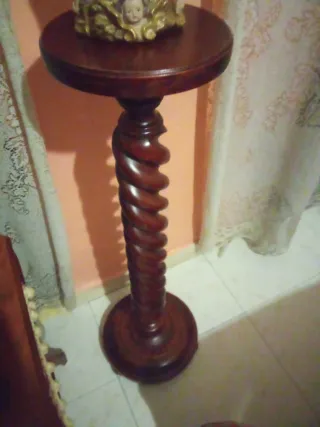 Pedestal madera Niño Jesús