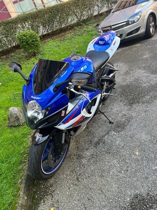 Suzuki GSXR600 K7 Azul/Blanco
