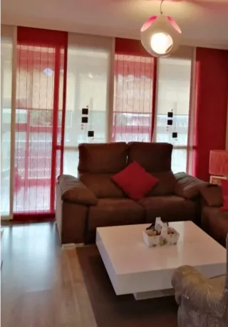 CORTINAS:Paneles decorativos rojos y blancos
