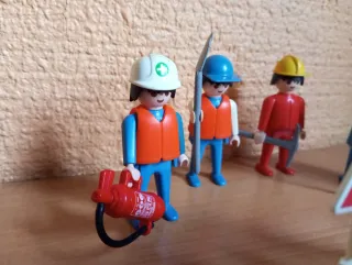 493. Playmobil lote figuras años 90
