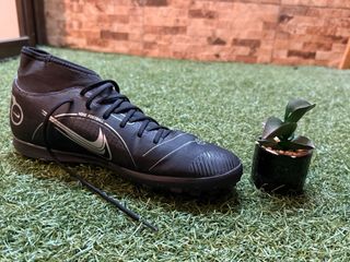 Botas de fútbol Nike negras