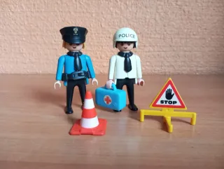 493. Playmobil Pareja de policías años 90