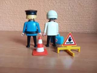 493. Playmobil Pareja de policías años 90