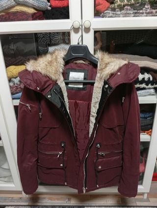 Chaquetón burdeos con capucha