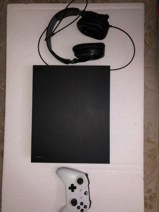 Xbox One X + Mando + Cascos + TV Nevir 39