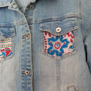 Cazadora vaquera con estampado