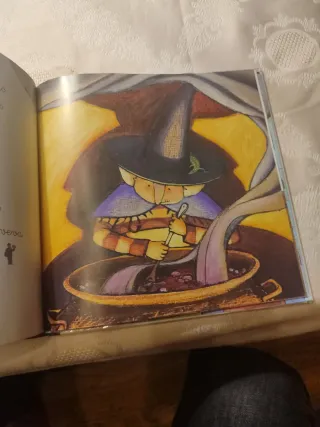 Un desastre de bruja (Spanish Edition)