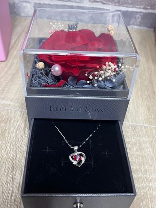 Joyero Rosa Preservada y Colgante Corazón