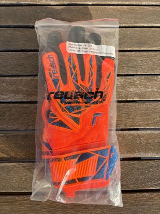 Guantes Reusch Attrakt silver NC fútbol. NUEVOS.T9