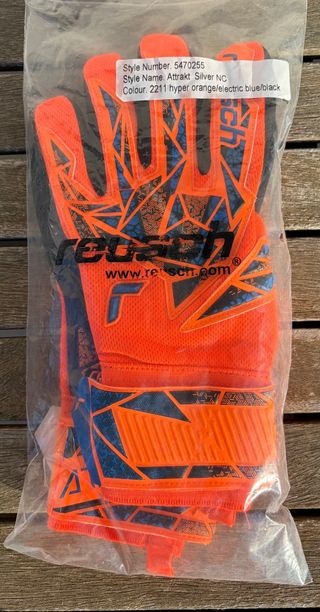 Guantes Reusch Attrakt silver NC fútbol. NUEVOS.T9