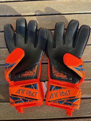 Guantes Reusch Attrakt silver NC fútbol. NUEVOS.T9