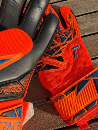 Guantes Reusch Attrakt silver NC fútbol. NUEVOS.T9