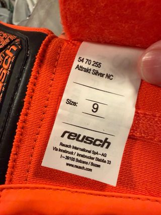 Guantes Reusch Attrakt silver NC fútbol. NUEVOS.T9
