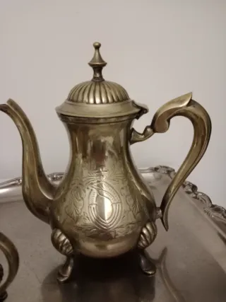 Juego de té metal dorado y plateado