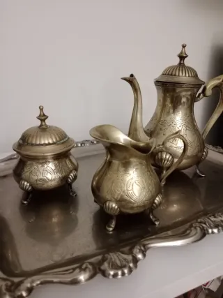 Juego de té metal dorado y plateado