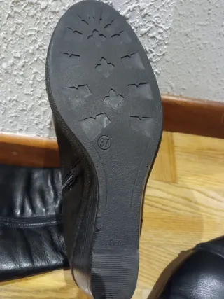 Botas altas de piel negras