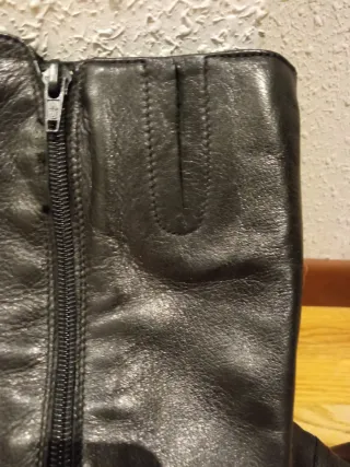 Botas altas de piel negras