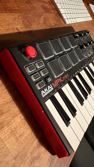 Akai MPK Mini controlador MIDI nuevo