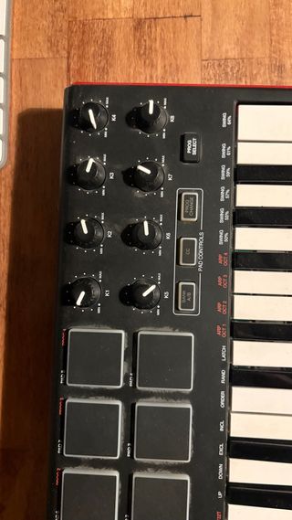 Akai MPK Mini controlador MIDI nuevo
