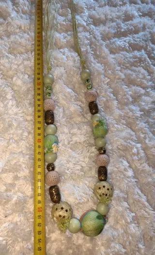 Collana nuova con cartellino