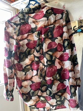 Camisa estampada hojas
