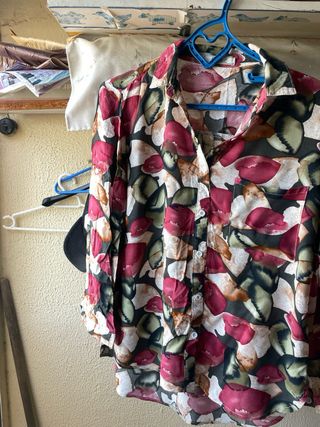 Camisa estampada hojas