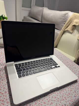 MacBook Pro i7