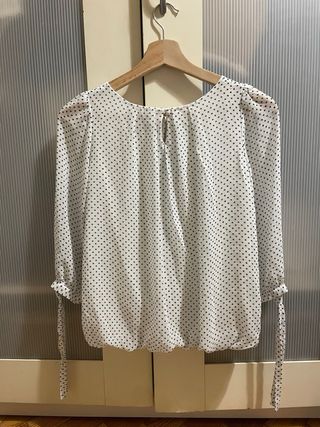 Blusa Sfera lunares blanca y negra