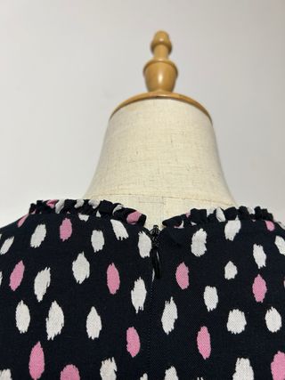 Vestido Negro con estampado Mango. Talla M. Nuevo