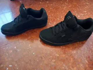 Botines etnies negros