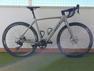 Bicicleta eléctrica BH Core Carretera