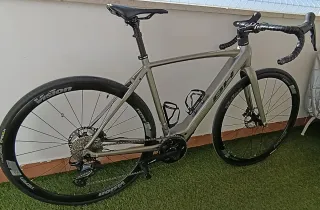 Bicicleta eléctrica BH Core Carretera