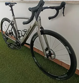 Bicicleta eléctrica BH Core Carretera