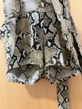 Falda-pantalón serpiente Zara