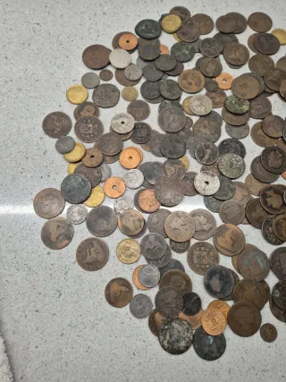 Lote de monedas antiguas sin clasificar