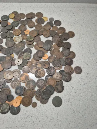 Lote de monedas antiguas sin clasificar