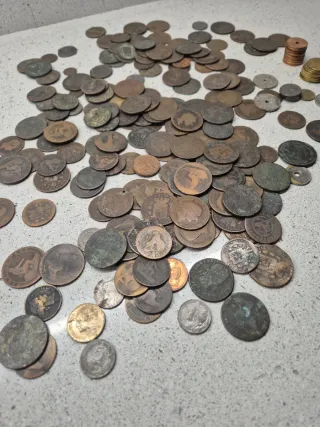 Lote de monedas antiguas sin clasificar