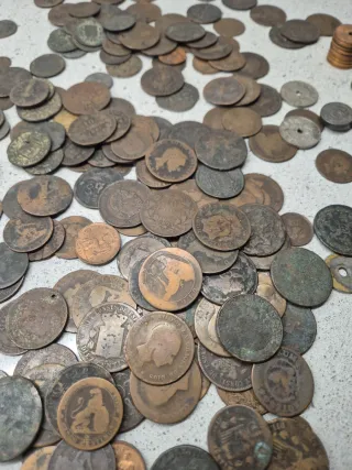 Lote de monedas antiguas sin clasificar