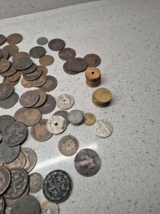 Lote de monedas antiguas sin clasificar
