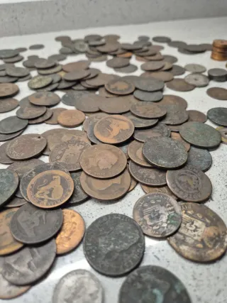Lote de monedas antiguas sin clasificar