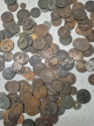Lote de monedas antiguas sin clasificar