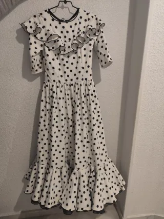 Traje Flamenca Lunares Blanco y Negro para niña.