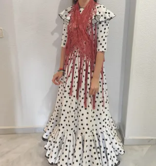 Traje Flamenca Lunares Blanco y Negro para niña.