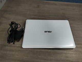 Portátil Asus VivoBook E203N 11.6" N3350 2GB/32GB