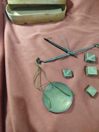 Balanza de precisión antigua para joyería