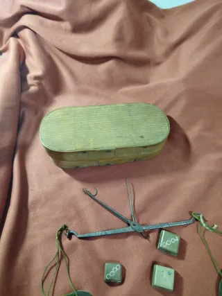 Balanza de precisión antigua para joyería