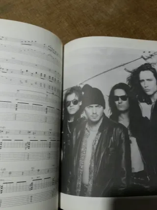 Libro Heroes del silencio .