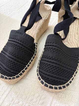 Alpargatas Oysho Negras Atadas